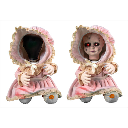 Horrorpop met draaiend hoofd van 30 cm in roze jurkje met kant, ogen lichten rood op, halloweendecoratie