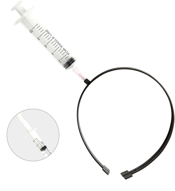 Injectienaald door hoofd: zwarte metalen haarband met doorzichtige nepspuit met maatstreepjes