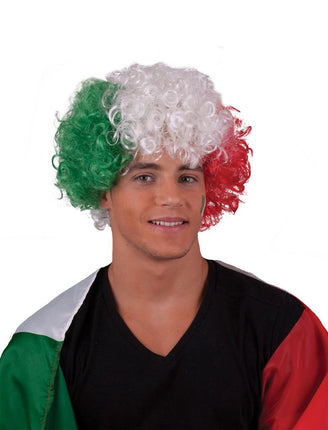 Italië pruik met krullen in groen, wit en rood, gedragen op een supportersfeest