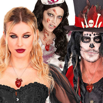 Ketting hart halloween Yara gedragen door dame in zwart, zombieverpleegster en voodoolook