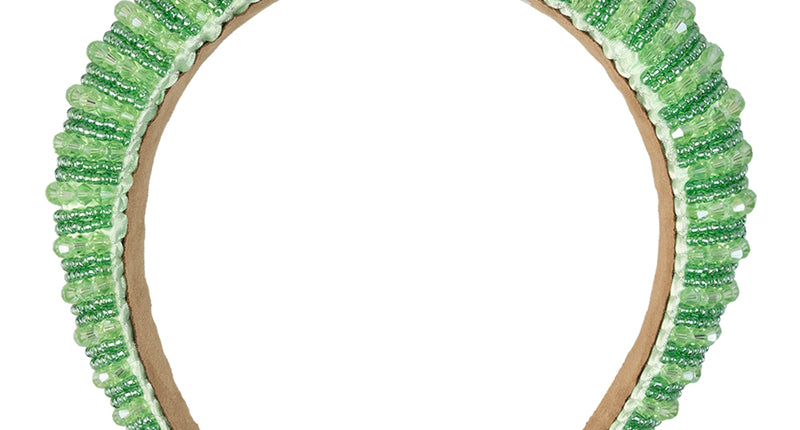 Kralen haarband mintgroen, brede gebogen beugel volledig bezet met groene kraaltjes en facetkralen