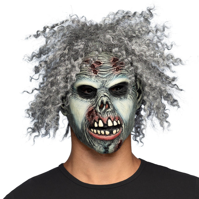 Latex hoofdmasker Crazy zombie met grijs krulhaar en bleek zombiegezicht, gedragen voor Halloween