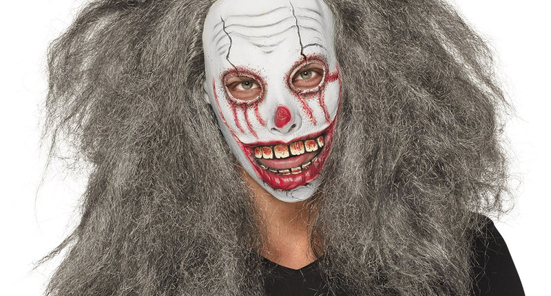 Latex hoofdmasker zombieclown met wit gezicht, bloedsporen en lang grijs haar voor Halloween