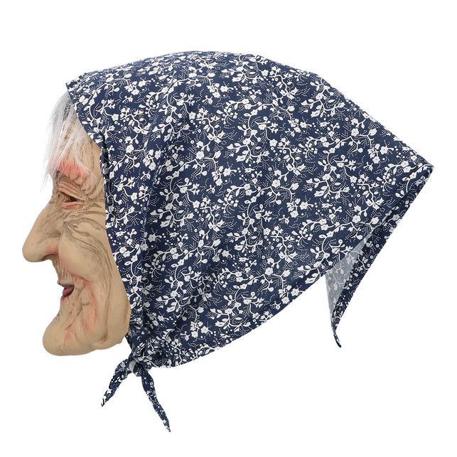 Latex masker oude vrouw van de zijkant: kromme neus, diepe rimpels en blauw wit gebloemde kap