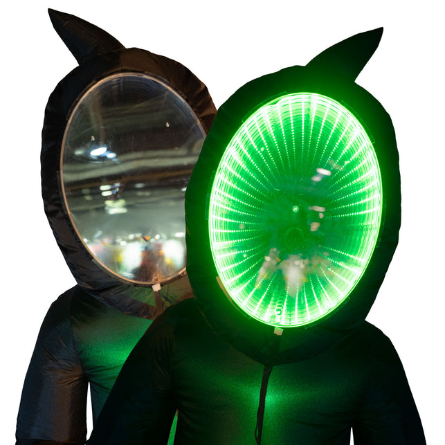 LED-gezicht van het opblaasbare spook uit en aan, helder groen verlicht rond paneel