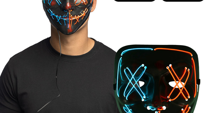 LED masker Killer smile duo zwart met blauwe en oranje lichtlijnen, gedragen met batterijkastje in de hand