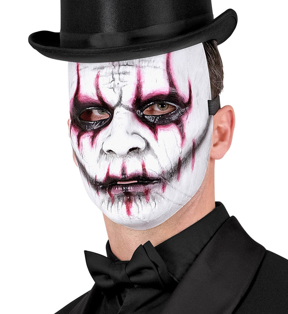 Masker evil joker Lotte op model met hoge hoed en zwarte vlinderdas, uitgelopen strepen