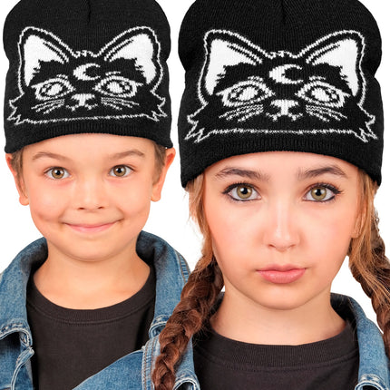 Muts kat gedragen door twee kinderen, zwart met witte kattenkop