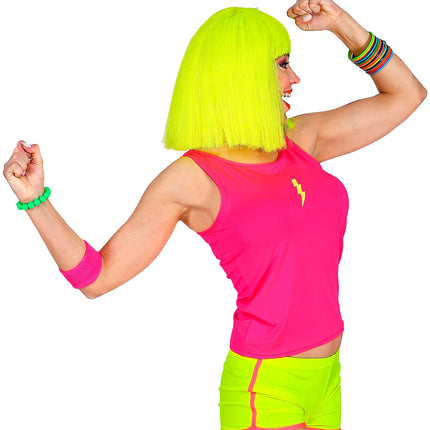 Neon roze hemdje van achter, fluorroze top met smalle schouderbanden en ronde hals
