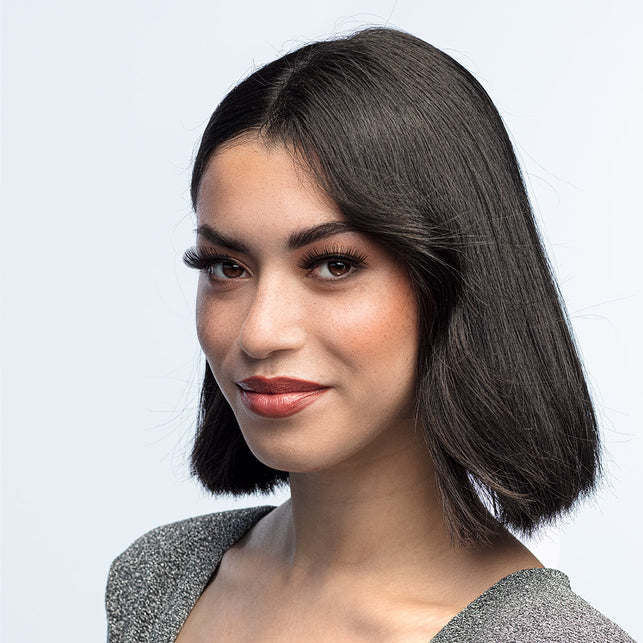 Nepwimpers zwart bij een natuurlijke schminklook voor een verkleedfeest
