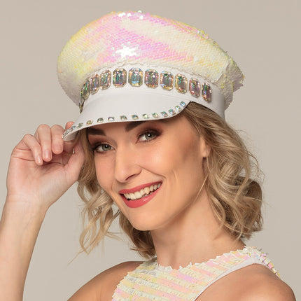 Pailletten pet Sandy candy schuin gedragen, met de hand aan de klep vol kleine glinsterende steentjes