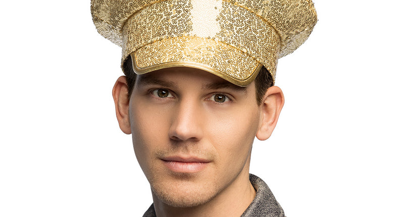 Pet Star patrol goud met pailletten, kapiteinsmodel recht van voren gedragen door een man
