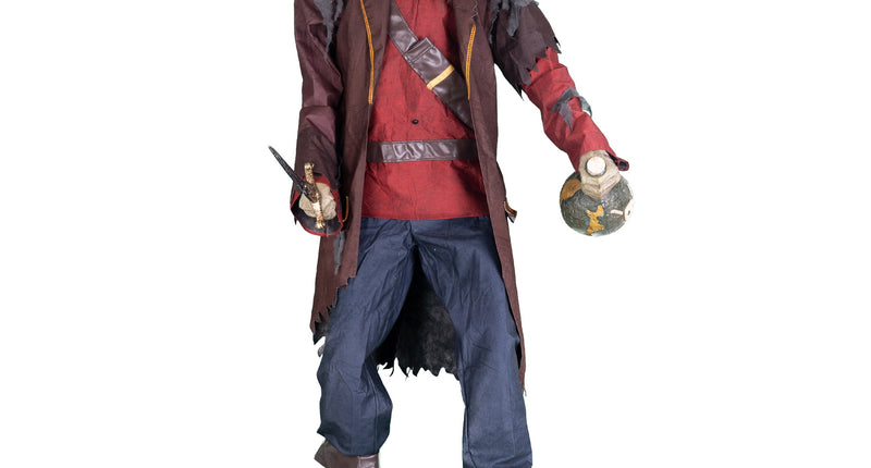 Piraat Pete 183 cm animatronic met gerafelde bordeauxrode jas, dolk en bom op metalen standaard