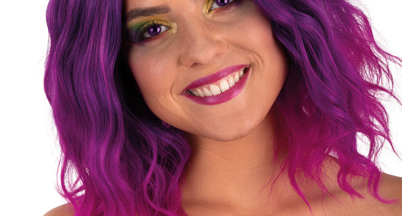 Pruik Alicia paars halflang met waves en fuchsia punten voor een themafeest