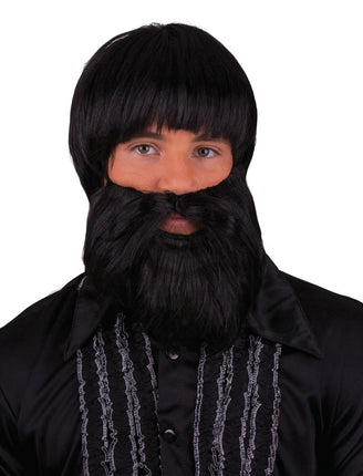 Pruik en baard zwart met korte coupe, rechte pony en volle baard met snor voor heren op een themafeest