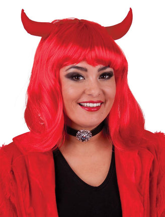 Pruik Devilicious met hoorntjes, felrode damespruik met rechte pony en rode hoorntjes voor Halloween