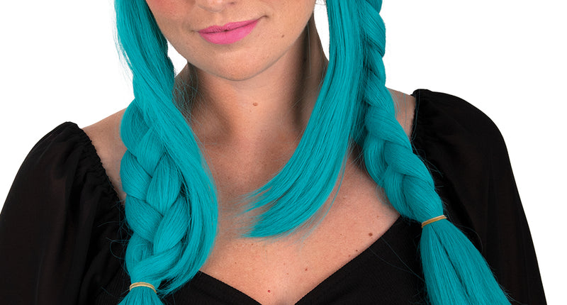 Pruik Elvina turquoise met gevlochten band en twee lange vlechten, voor een themafeest