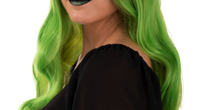 Pruik Selena groen met donkere aanzet en lange groene golven, damespruik voor Halloween