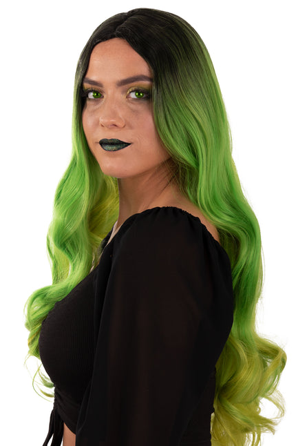 Pruik Selena groen met donkere aanzet en lange groene golven, damespruik voor Halloween