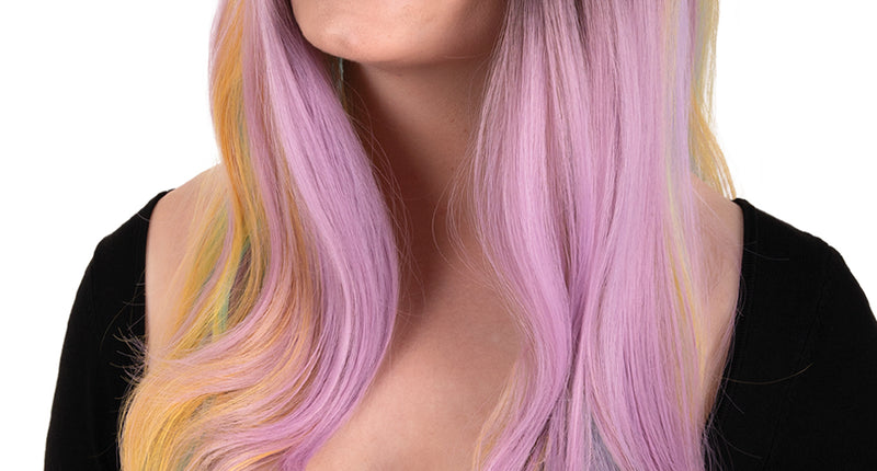 Pruik Selena pastel met donkere uitgroei en lange roze, gele en mintblauwe krullen voor dames