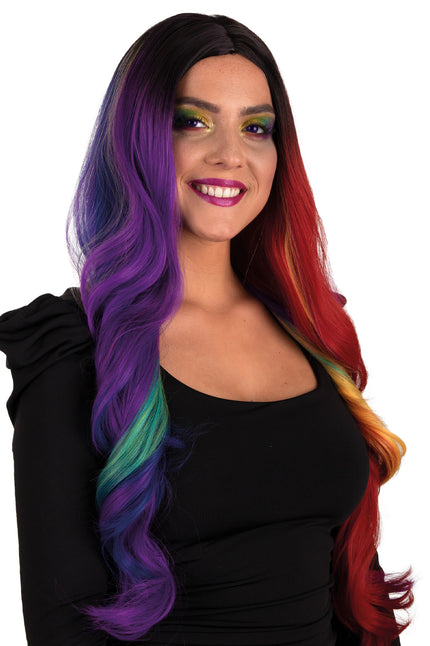Pruik Selena regenboog met lange krullen, paarse en rode banen en zwarte aanzet, voor een pride-feest