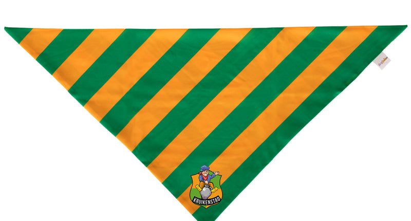 Puntsjaal Kruikenstad in groen en geel met gestreept dessin en logo op de punt voor carnaval