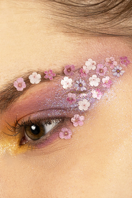 PXP pressed chunky flowers pink mix in roze en witte bloemetjes langs het oog voor een festivallook