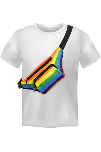 Regenboog heuptasje Pride schuin over de schouder gedragen boven een wit T-shirt