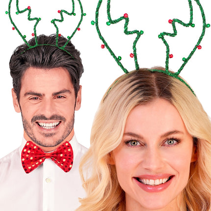 Rendier hoofdband groen gedragen door man en vrouw tijdens een kerstborrel