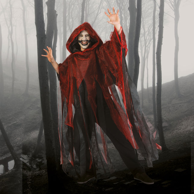 Rode Halloween cape voor vampieren met kap en gerafelde zwart-rode slierten, gedragen op Halloween
