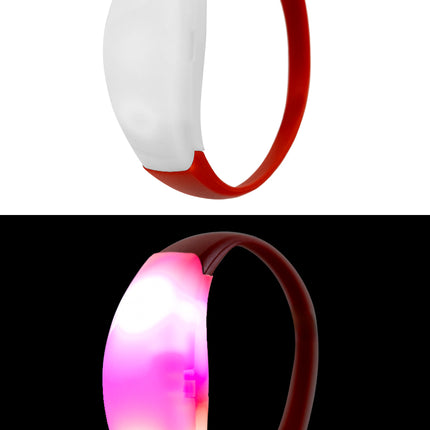 Rode led armband met melkwitte kap die op muziek oplicht, voor een festival of discofeest