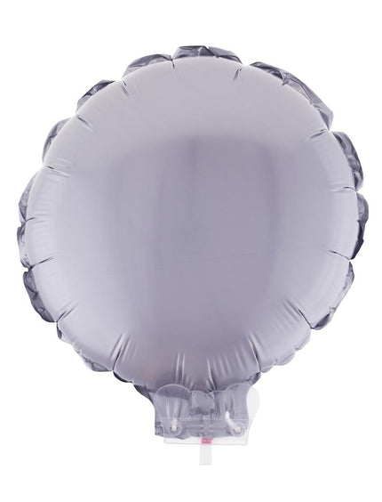 Ronde folieballon in mat zilvergrijs van folie op doorzichtig stokje met klemhouder voor feestversiering