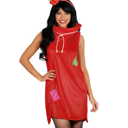 Rood kerstjurkje kerstzak met hoge opstaande kraag en groene en roze labels, gedragen met zwarte panty