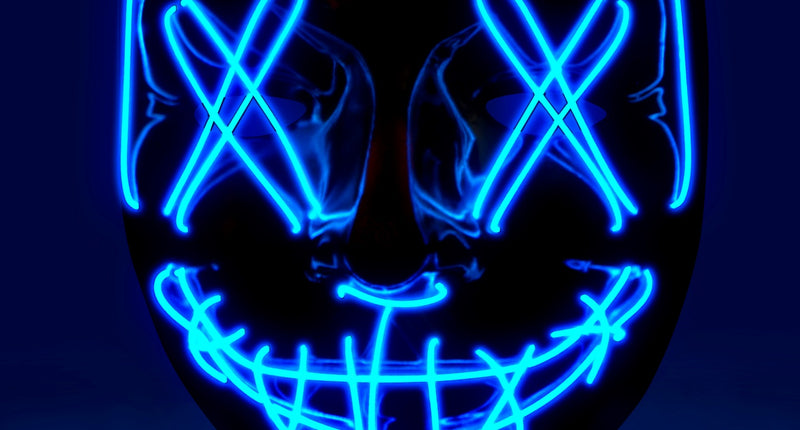 Scary masker blauw led met blauw oplichtende kruisen over de ogen en grijnsmond, zwart gezichtsmasker