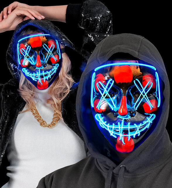 Scary masker blauw led gedragen door dame en heer met zwarte capuchon op, voor Halloween