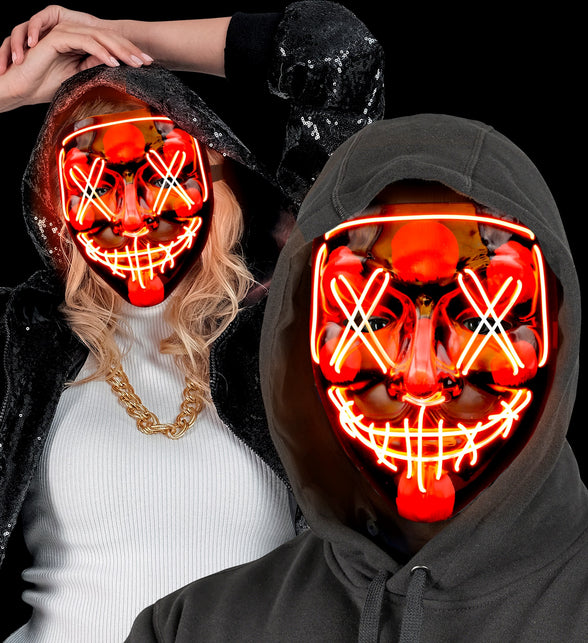 Scary masker rood led gedragen onder een zwarte capuchon door dames en heren