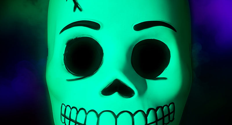 Schedel masker glow in the dark met groen nagloeiend oppervlak en zwarte grijns voor Halloween