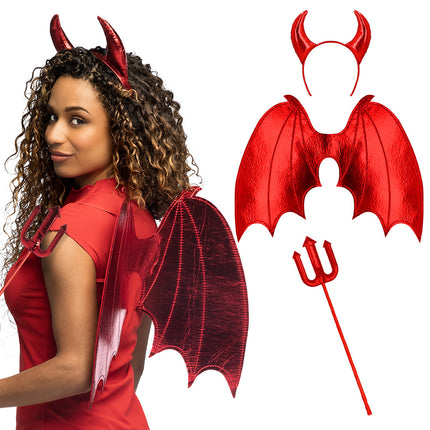 Set Duivel Azara met rode metallic hoorntjes, vleermuisvleugels en duivelsvork, los en gedragen voor Halloween