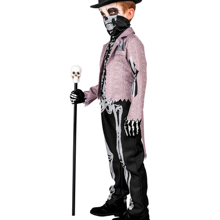 Skelet bruidegom zijaanzicht met gerafelde zigzagzoom aan de rokjas en pochet met franje