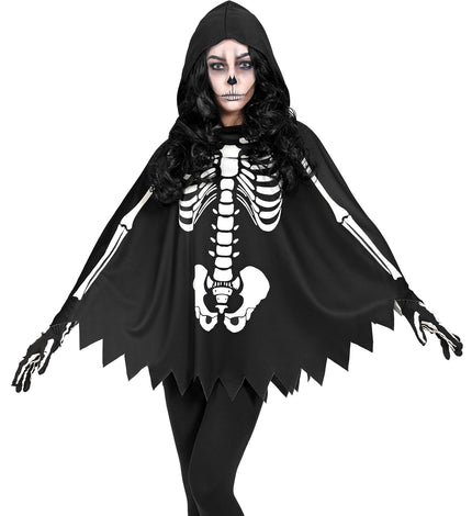 Skelet poncho volwassenen in zwart met witte ribbenkast- en bekkenprint en capuchon voor Halloween