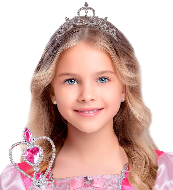 Tiara strass met hanger op los golvend haar, strassteentjes en hartje in close-up