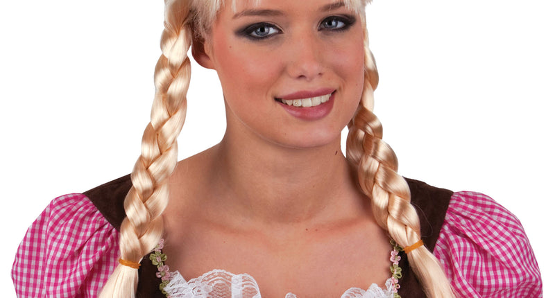 Tirolerpruik Grätel blond met twee lange vlechten en pony, gedragen bij een dirndl op Oktoberfest