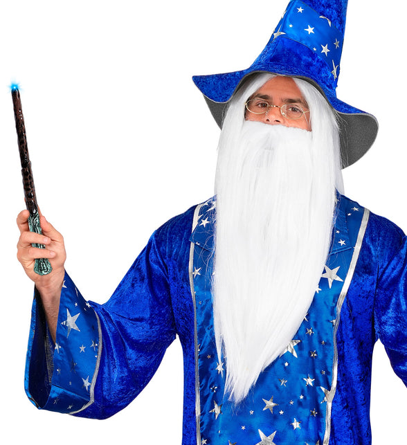 Toverstokje met licht en geluid in de hand bij een klassieke magiërlook met witte baard