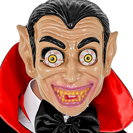 Vampiermasker gedragen met rode capekraag, close-up van de bloeddoorlopen wiebelogen