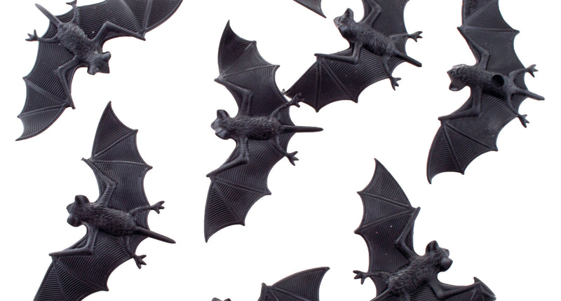 Vleermuizen set voor Halloween, acht zwarte vleermuizen van 10 cm met geribbelde uitgespreide vleugels
