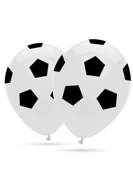 Voetbal ballonnen wit met zwarte vijfhoeken, twee opgeblazen latexballonnen voor een voetbalfeest