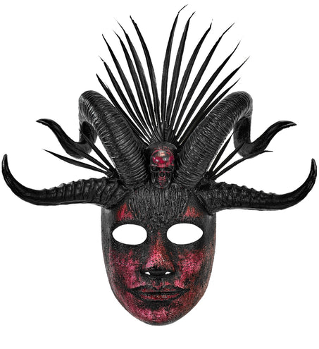 Voodoo masker priester in zwart met rode vegen, ramshoorns en punten, vooraanzicht