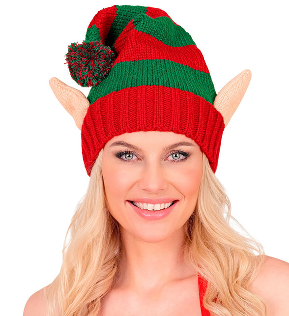 Vrouw met rood-groene elfenmuts, puntoren links en rechts zichtbaar