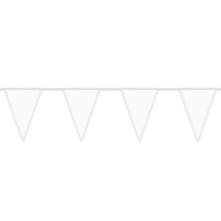 Witte polyester vlaggenlijn met vier puntvlaggen naast elkaar aan een witte band, voor bruiloft of communie