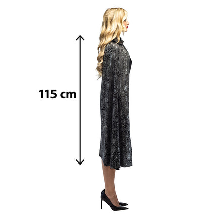 Zijaanzicht van de Cape Spider spinnenweb met de lengte van 115 cm tot rond de knie